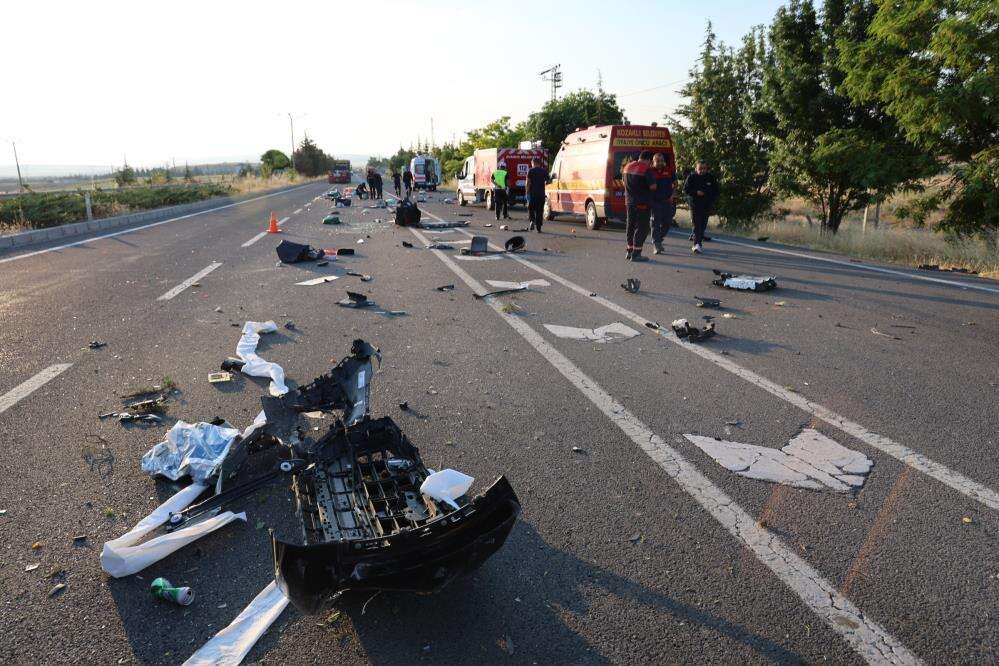 Gurbetçi ailenin bulunduğu araç devrildi, 3 kişi hayatını kaybetti 5